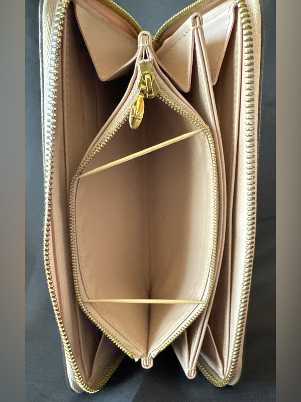 Louis Vuitton Vernis Zippy Wallet - Nude/Beige w/ COA - Picture 9 of 14